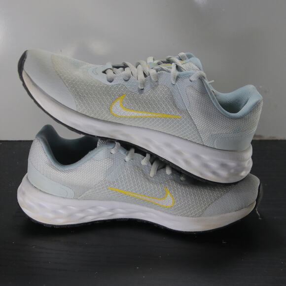 Nike Revolution 6 NN Youth Sz 4Boys 007525 White Blue Running Athletic Sneakers - Picture 2 of 10